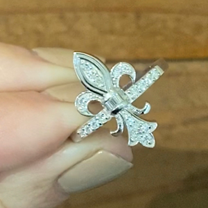 Fleur De LIs Ring
