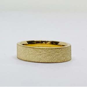 10KT Yellow Gold 6mm Flat Comfort Fit Band With Stone Finish